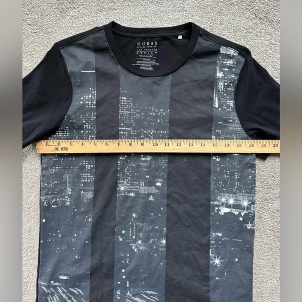 Guess Los Angeles California graphic t-shirt size Medium‎ - Picture 6 of 6